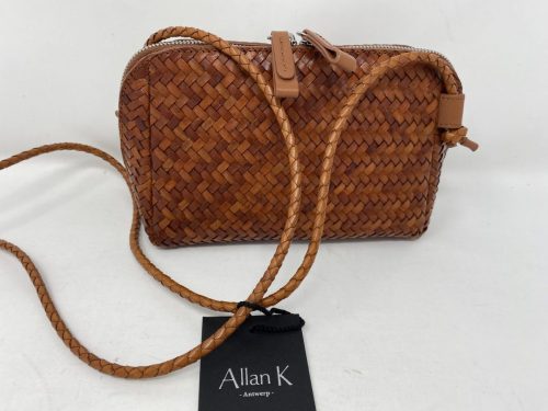 AllanK Wuxi Mini DJ Cognac 199,-Empfohlener Preis 239,-